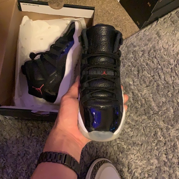 Jordan 11 retro 72-10 (GS) 4Y - Picture 3 of 6